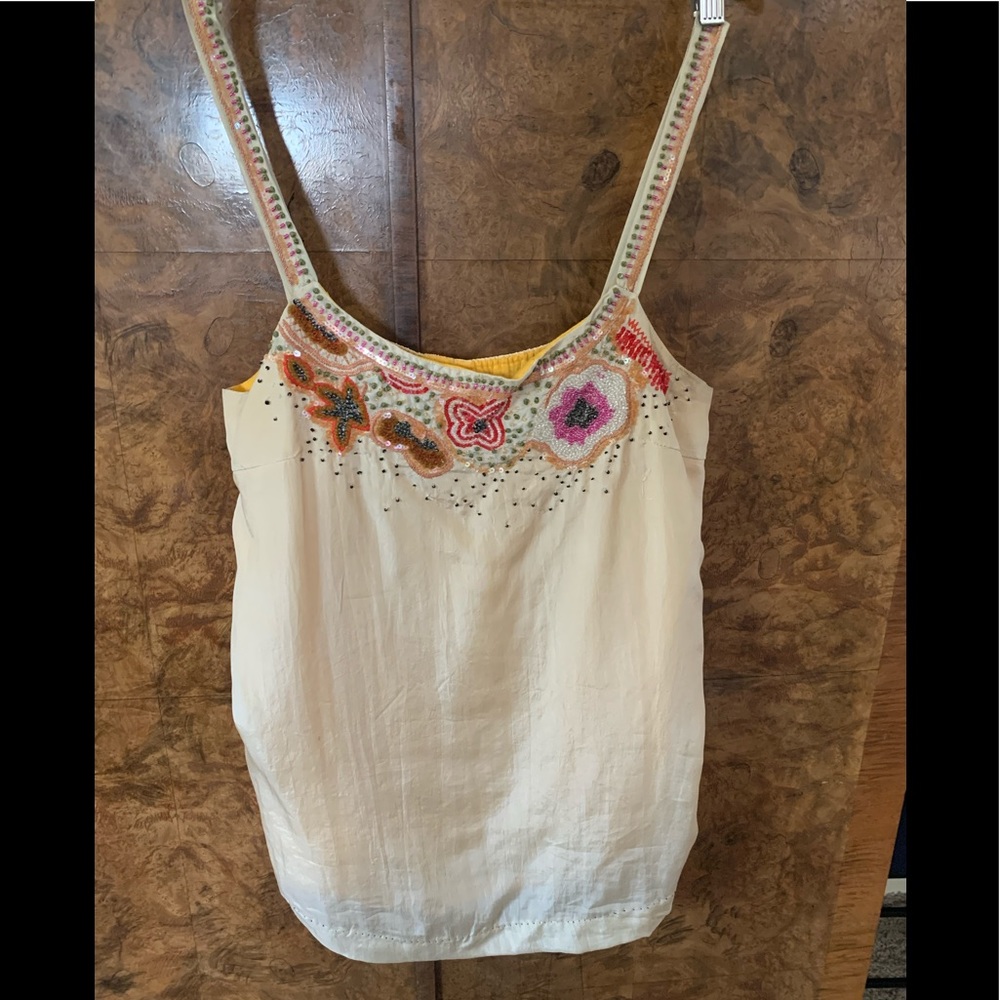 Common thread embroiled blouse